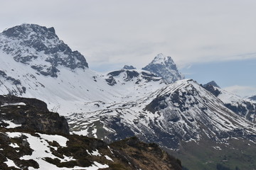 Klausenpass in der Schweiz Berglandschaft 8.5.2020