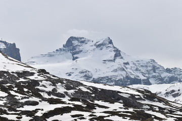 Klausenpass in der Schweiz Berglandschaft 8.5.2020