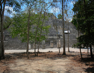 The archaeological maya site of Calakmul covers an area of approximately 2 square kilometres (0.77 sq mi), an area that contains the remains of roughly 1000 structures