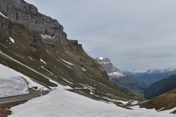 Klausenpass in der Schweiz Berglandschaft 8.5.2020