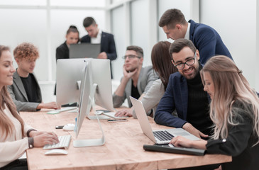 business colleagues discussing work issues in the workplace.