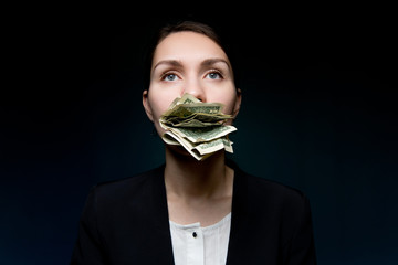 Small money in the mouth of a business woman, she is silent because of money