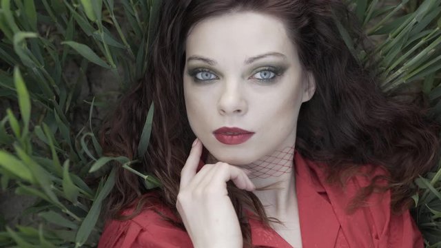 Lady in red dress in the grass 4K (S-LOG)