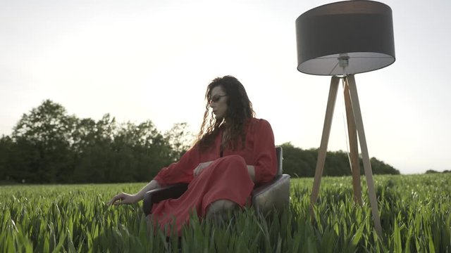 Lady in red dress in the grass 4K (S-LOG)