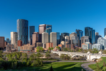 Fototapeta premium View of Calgary's skyline on a beautiful spring morning. 