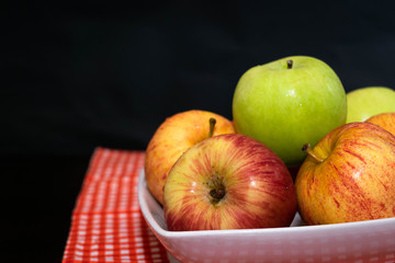 fotografía de manzanas orgánicas