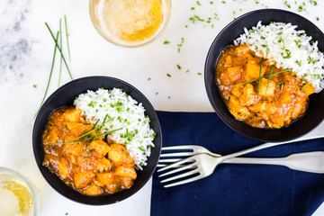 Curry chicken on black bowls and beer