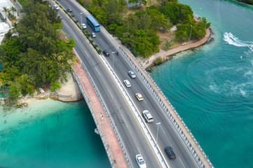 Carretera puente a traves del mar