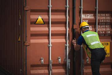 Foreman is opening the container door to inspect the goods inside the container, business for...