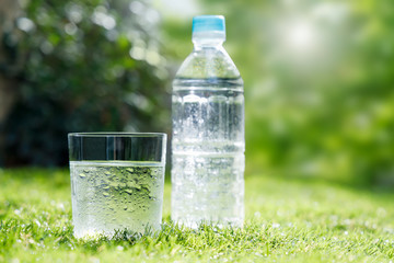 よく冷えた美味しそうな水