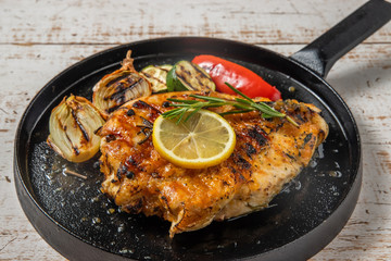 チキンのグリル　 iron pan and herb roasted chicken