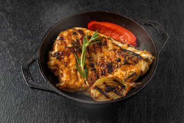 チキンのグリル　 iron pan and herb roasted chicken