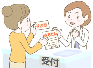 薬局の受付で処方せんを渡す　背景なし
