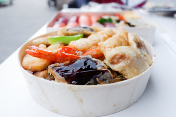 Tempura bowl with shrimp and mix vegetable