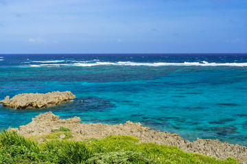 宮古島の美しいサンゴ礁の海