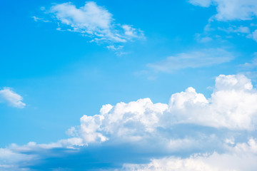 Obraz na płótnie Canvas White clouds in the beautiful blue sky