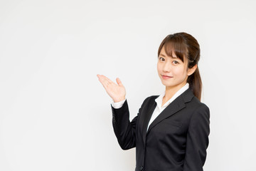 スーツ姿の女性