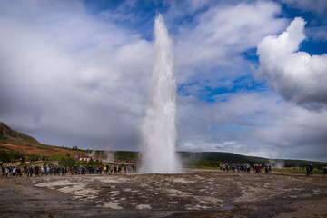 Islande 2017 - Geysir : Strokkur jaillit toutes les 5 à 8 minutes à plus de 20 mètres de haut !!!