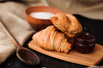 croissant with jam 