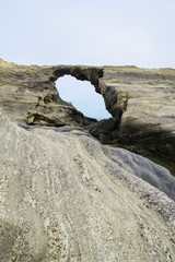 Fototapeta na wymiar 長年の波の浸食でできた馬の背洞門