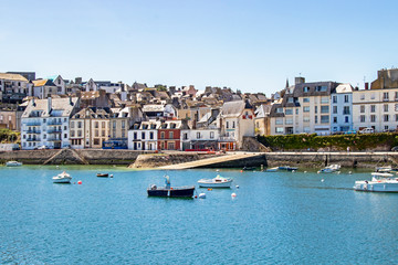 Fototapeta na wymiar Douarnenez. Panorama du port du Rosmeur, Finistère, Bretagne 