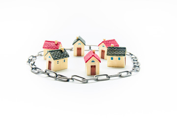 Miniature dwellings protected by a steel chain