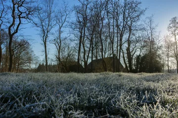 Foto auf Leinwand Colony house. Koloniehuisje.  Winter at Maatschappij van Weldadigheid Frederiksoord Drenthe Netherlands. Misty. Foggy. Morning light. Mysterious © A