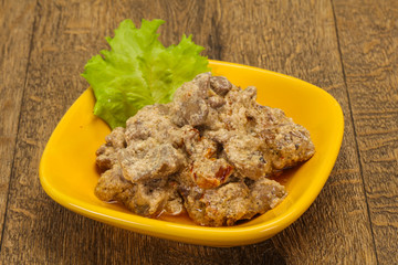 Chicken liver with cream and dry tomatoes