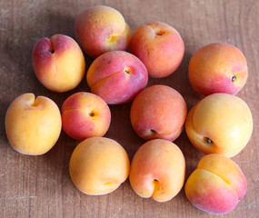 Fototapeta na wymiar ripe juicy apricots on a brown background