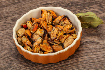 Pickled mussels in the bowl