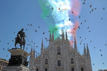 talian frecce Tricolori flight over Milan Duomo Cathedral at the end of lockdown due covid19...