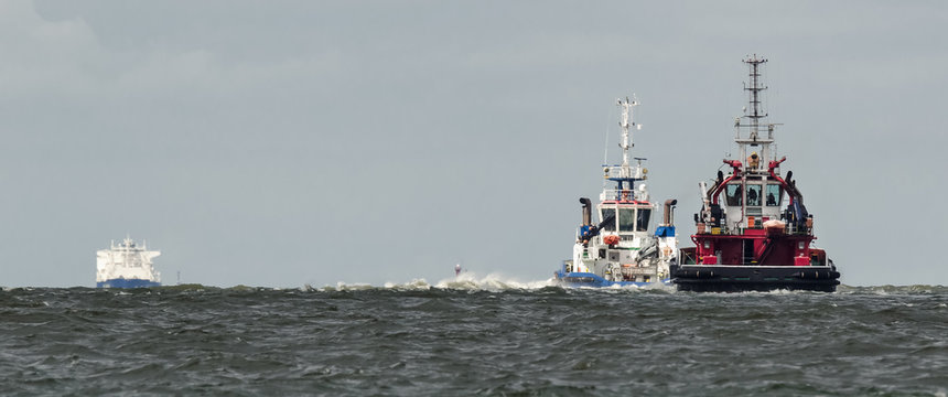 MARITIME TRANSPORT - The fireboat and tugboat are sailing to secure LNG tanker on waterway