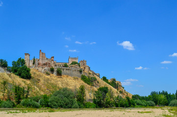 castillo de escalona, Castillo, palacio, fortaleza, alc&aacute;zar, medieval, guerra, paisaje, panorama, bosque, muralla, torre, viaje, turismo, Espa&ntilde;a, conocer, piedra, construcci&oacute;n, arquitectura, 