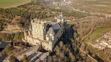 Alcazar de segovia, vista aerea, Castillo, palacio, fortaleza, alc&aacute;zar, medieval, guerra, paisaje, panorama, bosque, muralla, torre, viaje, turismo, Espa&ntilde;a, conocer, piedra, construcci&oacute;n, arquitectura