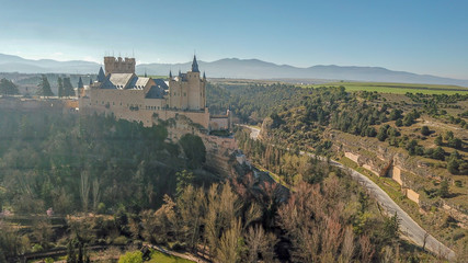 Alcazar de segovia, vista aerea, Castillo, palacio, fortaleza, alc&aacute;zar, medieval, guerra, paisaje, panorama, bosque, muralla, torre, viaje, turismo, Espa&ntilde;a, conocer, piedra, construcci&oacute;n, arquitectura