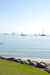 Fototapeta na wymiar Coast in Australia with boats in the background