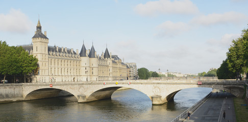 CONCIERGERIE PARIS