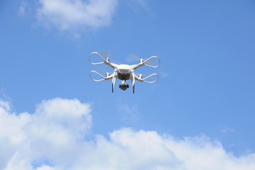 ドローンで空撮点検をする