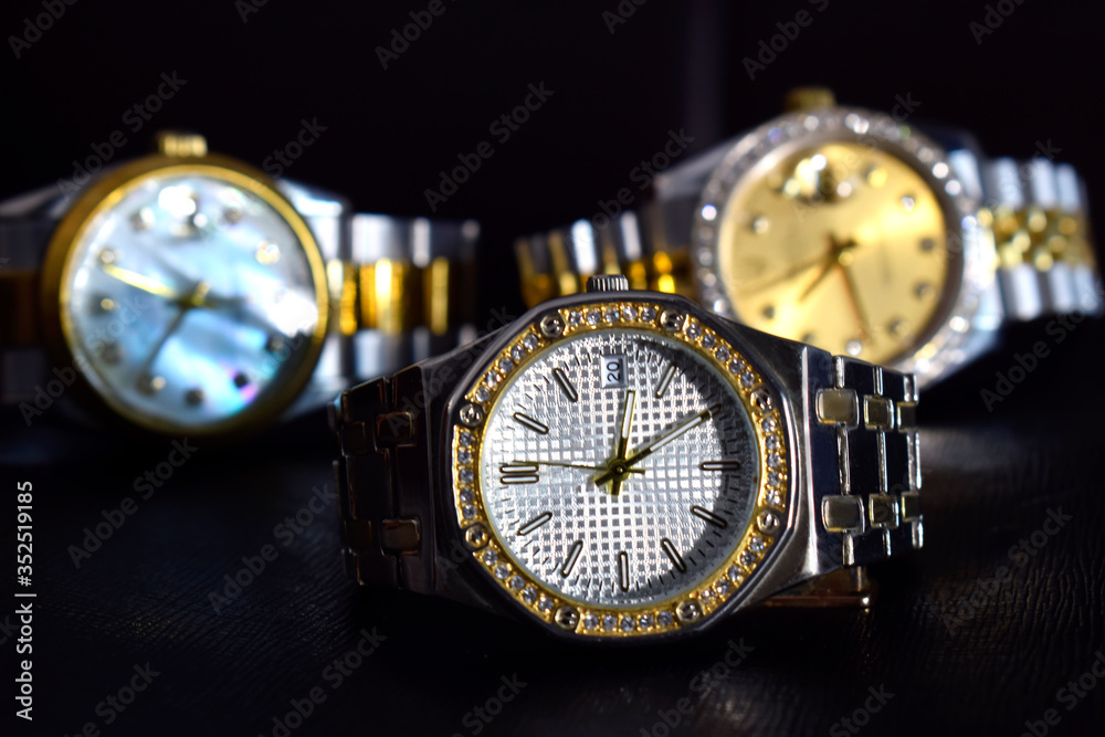 Wall mural Stainless steel watch set with diamonds
There are brands that are rare, expensive.
Placed on the floor are classic vintage fashion accessories.