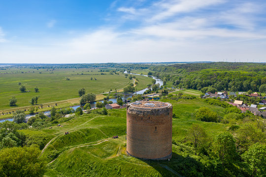 Aussicht auf den Stolper Turm im unteren Odertal bei Angermünde. Der Turm wird auch als Grützpott bezeichnet
