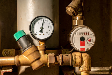 Control of pressure and flow of water at home