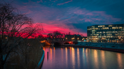 Fototapeta na wymiar Colorful winter sunset in the city of Berlin