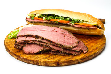 roast beef sandwich with bread