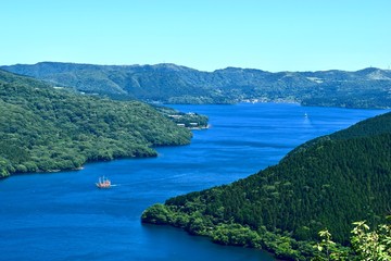 Fototapeta na wymiar The view of Japanese lake with pleasure boat.