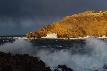 Dia de viento y oleaje en Menorca