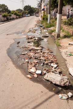 lixo na rua; garbage on the street
