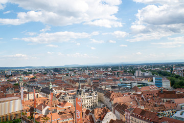 Fototapeta na wymiar Blick über die Stadt Graz im Frühling