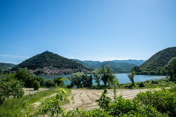Fototapeta na wymiar panorama of the country of piediluco