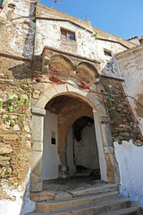 Fototapeta na wymiar Puerta de la Villa y Capilla de San Antonio, Jerez de los Caballeros, provincia de Badajoz, Extremadura, España