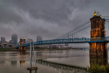 Fototapeta premium John A. Roebling Suspension Bridge with sunset and clouds at Cincinnati Ohio.